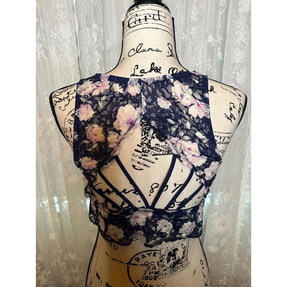 Victoria’s Secret PINK Floral Lace Strappy Bralette – Size Large - Picture 2 of 3